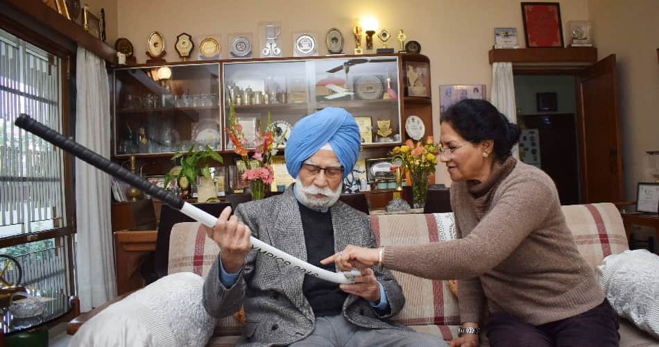 Gold Medalist Olympian Balbir Singh Sr. Defeated to Death, First photo Viral