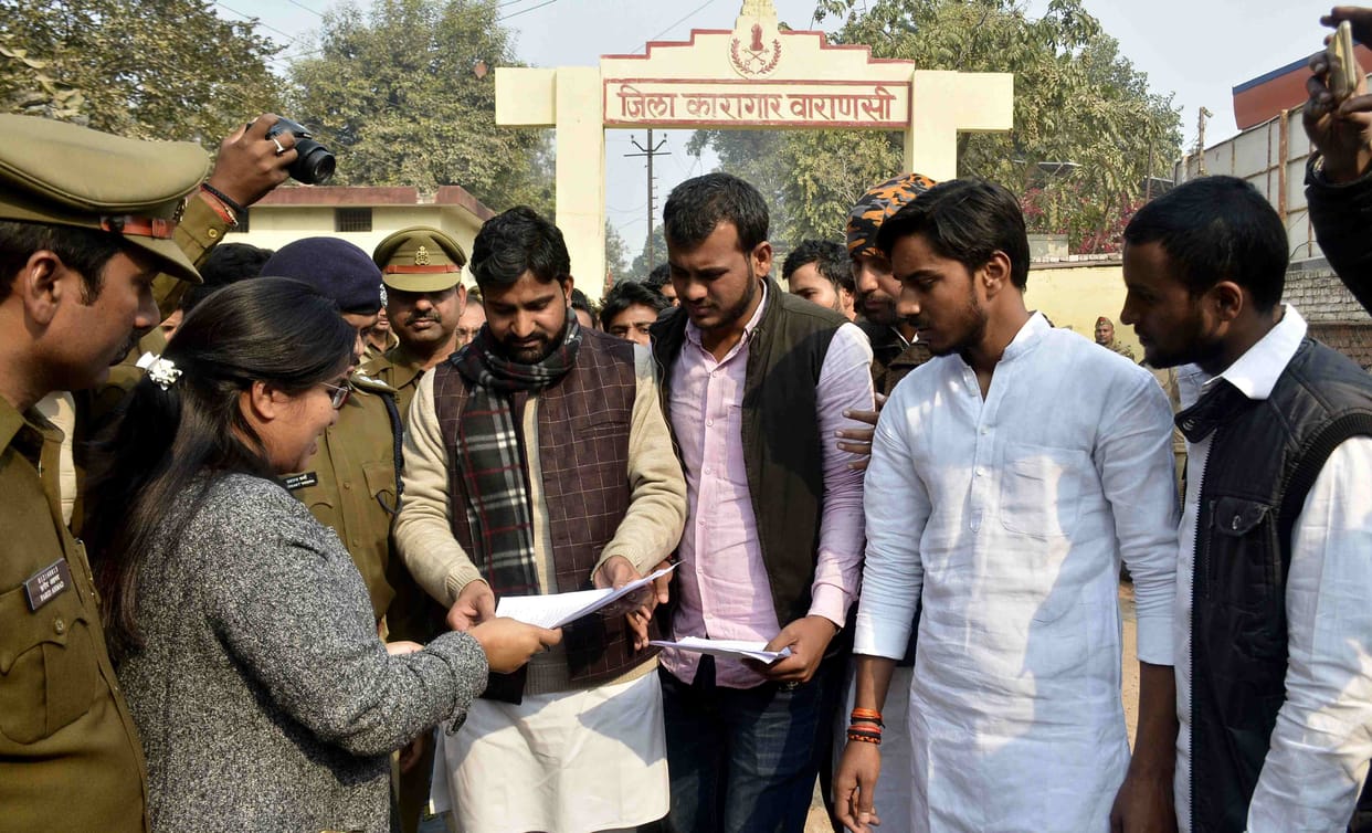 Bhu student storm in front of district jail