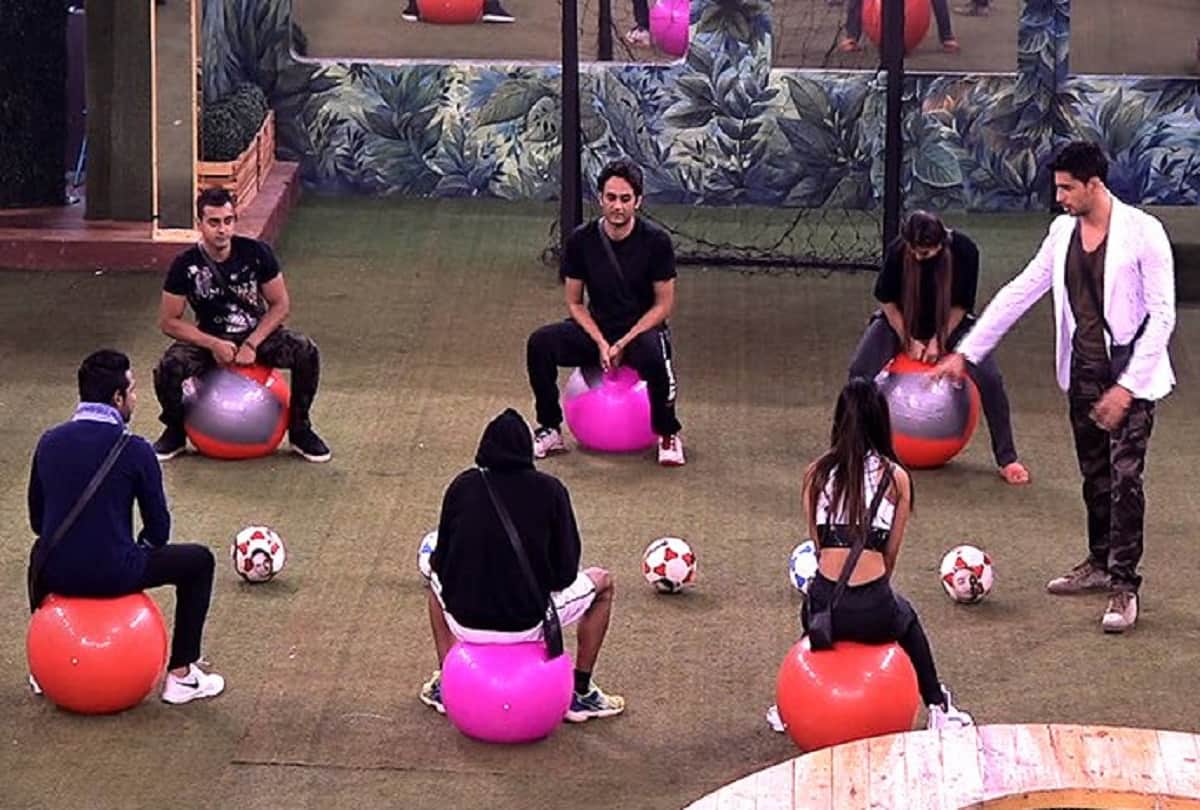 film Aiyaary starcast in bigg boss to promote the film