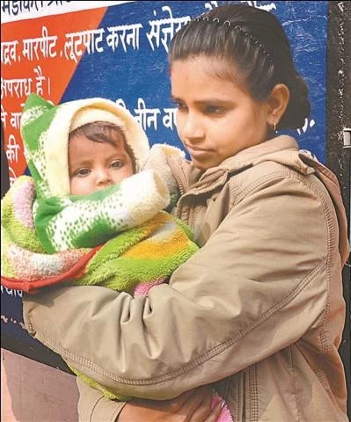 a mother throws her child from the stairs in railway station of Aligarh
