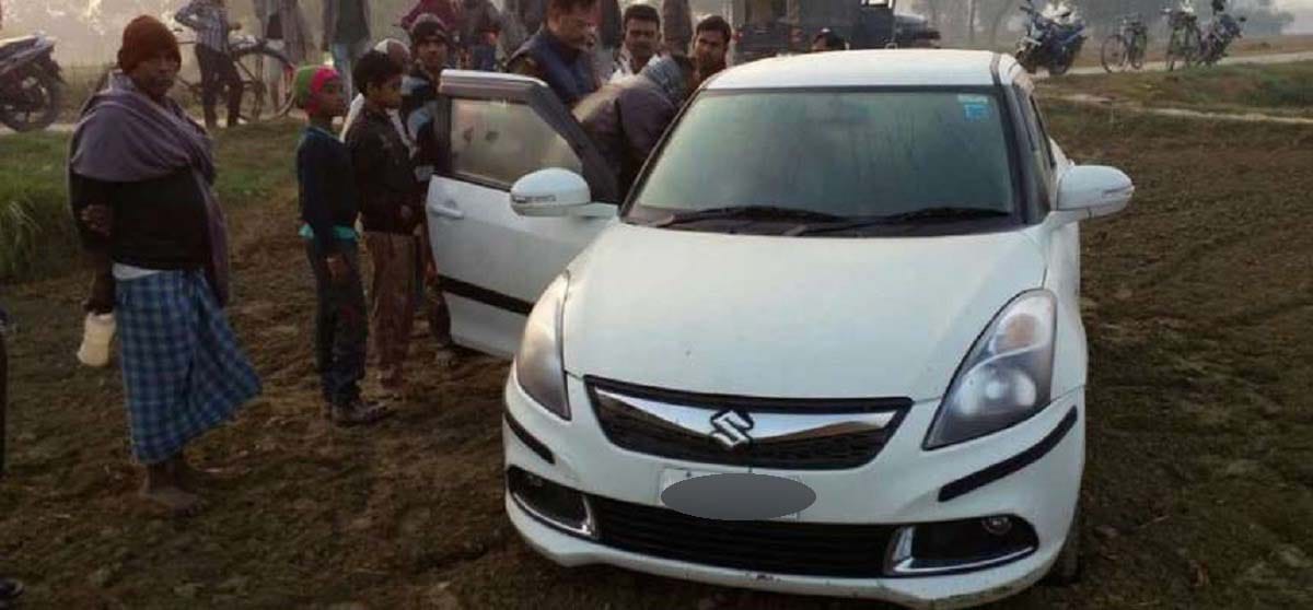 couple caught at car in Shahjahanpur