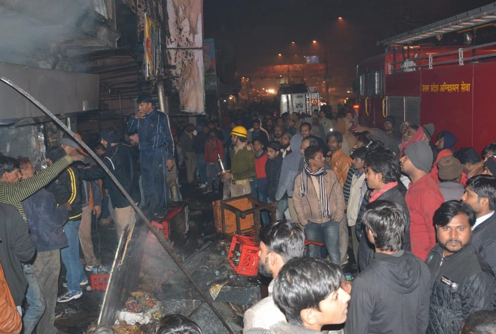 fire broke out in a shop because of short circuit in lucknow.