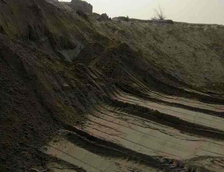 काली नदी से नहीं रुक रहा अवैध  खनन