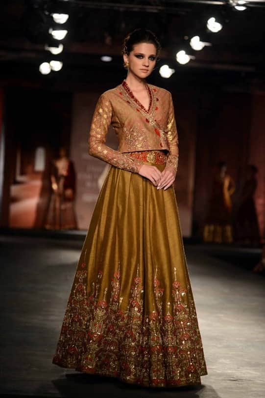 you need to know about these latest trends of bridal blouse
