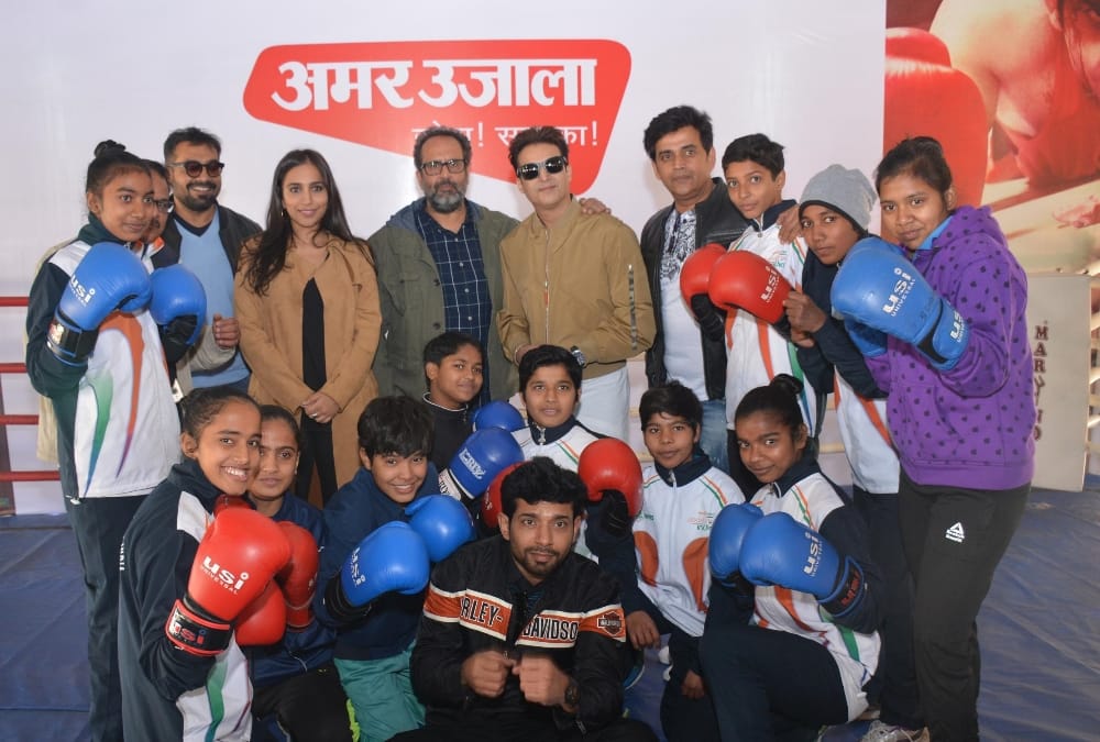  jimmy shergil with mukkebaz team in lucknow.