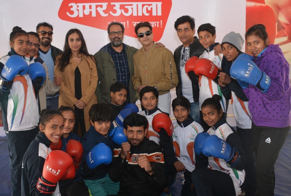  jimmy shergil with mukkebaz team in lucknow.