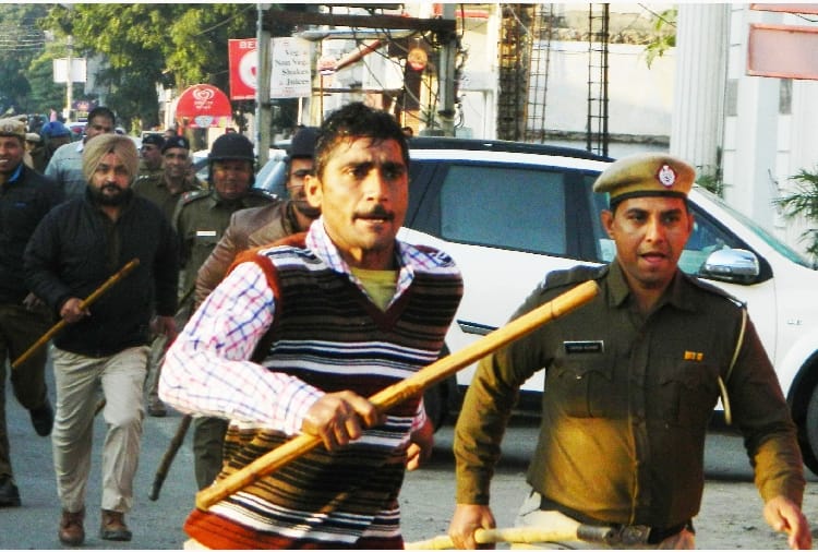 Lathi Charge on computer operators, Haryana news
