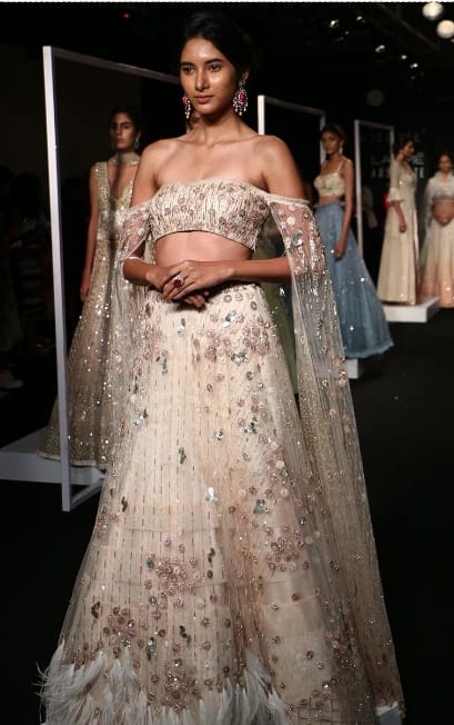 you need to know about these latest trends of bridal blouse