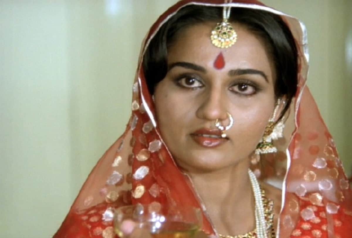 REENA ROY BOLD AND INTIMATE SCENES IN JARURAT MOVIES HERE IS SOME REVEALING TRUTH
