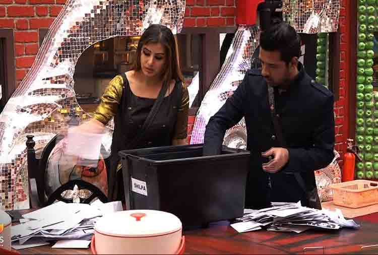 bigg boss 11 salman announced the finale date and show dance moves on bhojpuri songs