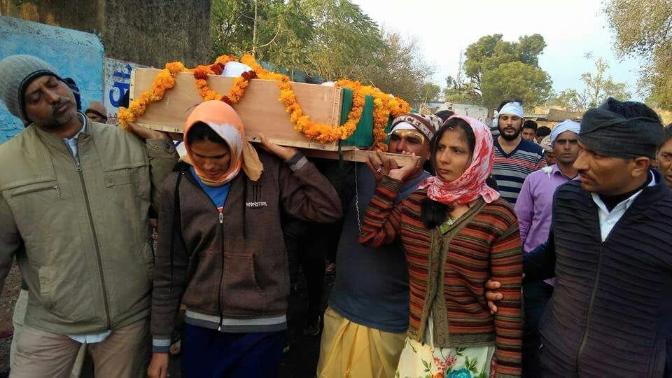rajasthan sikar- daughter take a part in his fathers Funeral, he was a Soldier