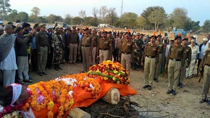 rajasthan sikar- daughter take a part in his fathers Funeral, he was a Soldier