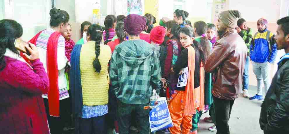 डॉक्टरों की पोस्टमार्टम में ड्यूटी, रोगियों का नहीं हो रहा उपचार