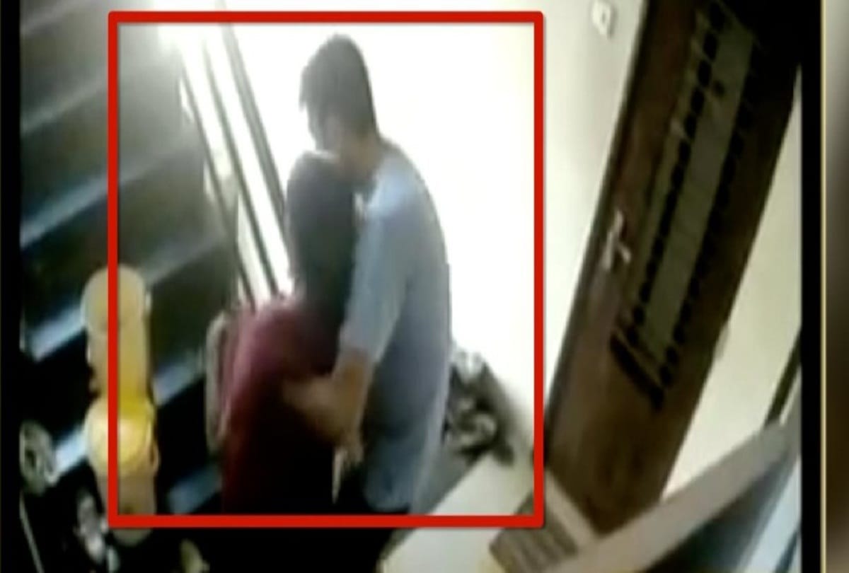 letter of readers: a son act embarrassing humanity, he thrown out Elderly mother by roof 