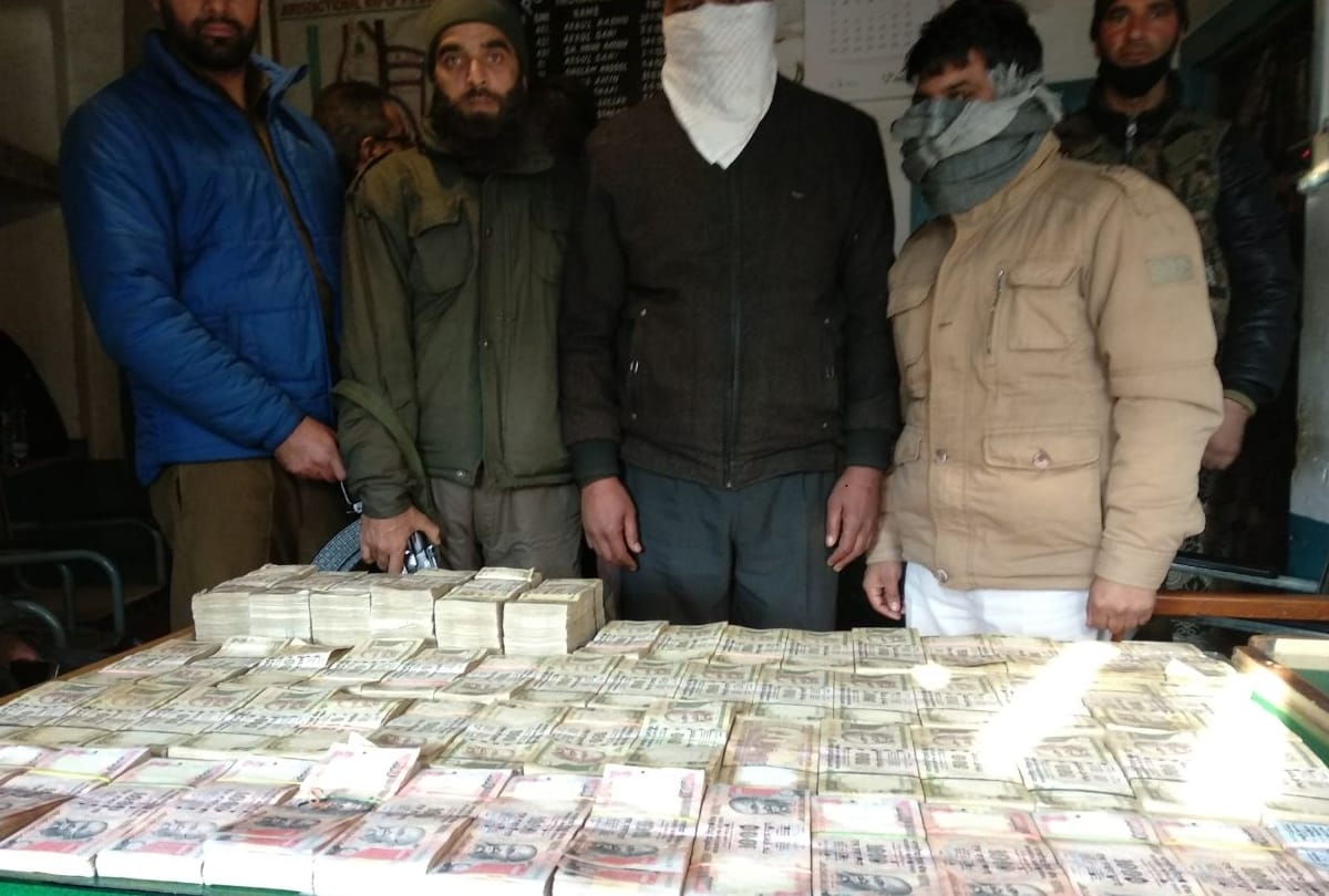 Two people arrested with 50 lacs demonitised currency
