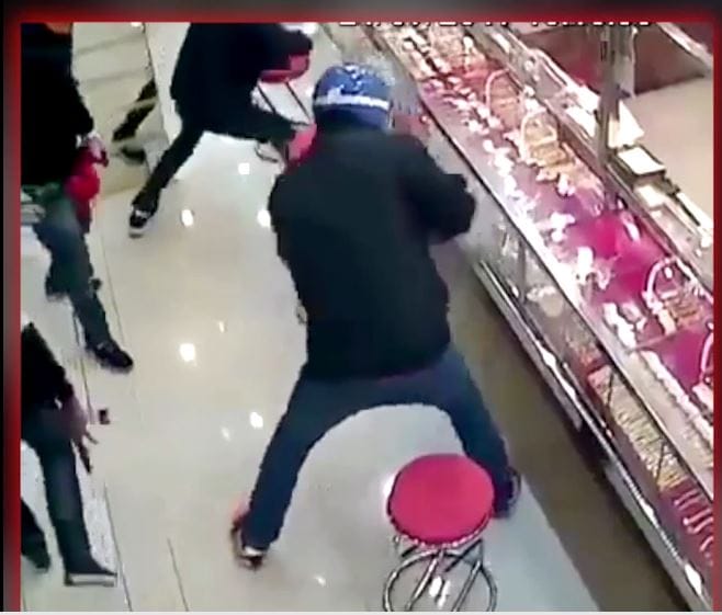thief caught red hnded