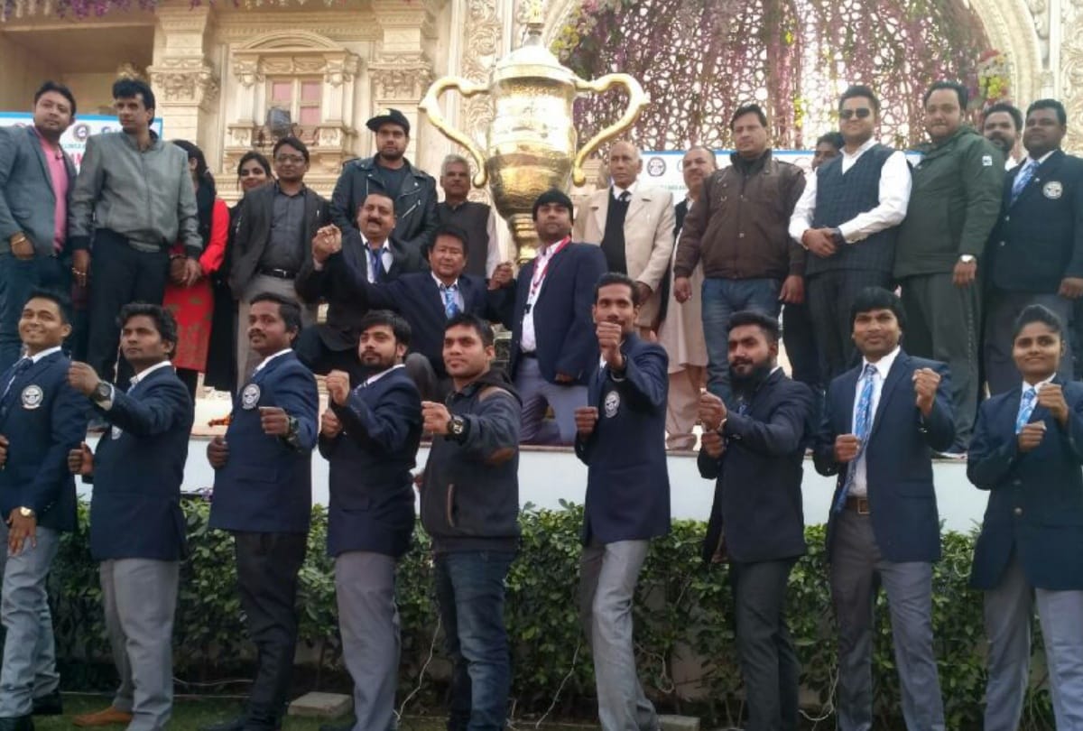 up won the heaviest trophy in the world in karate championship