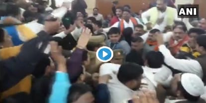 Meerut : ruckus on vandematram, Shouting at the meeting of the corporation