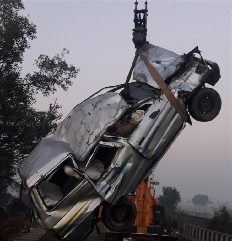 Cars in river in karban,two killed 