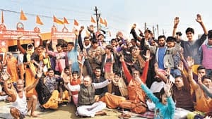 Jewelry and cash theft by car, used by sadhus jams