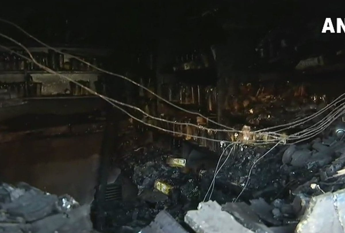  five dies after fire broke out in restro-bar at kumbaara sangha building of Bengaluru