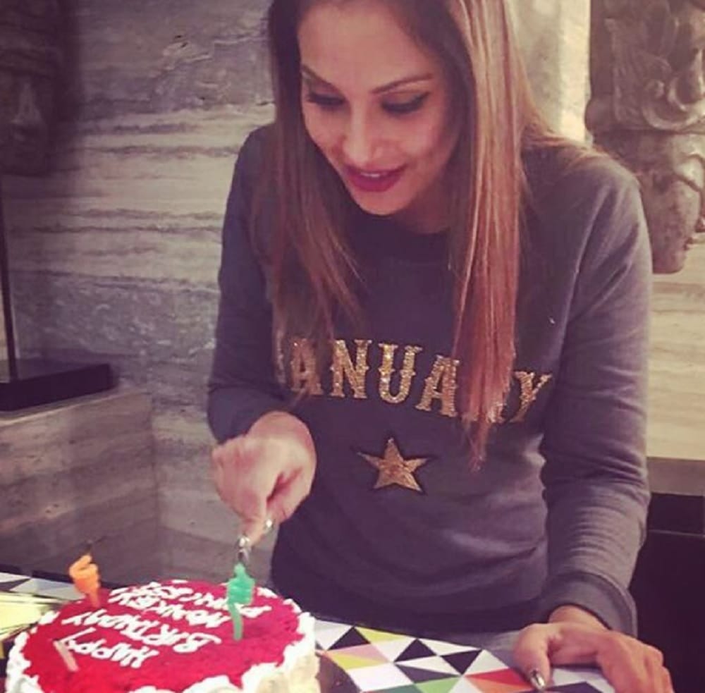 Bipasha Basu and Karan Singh Grover lip lock moment looks so cute 