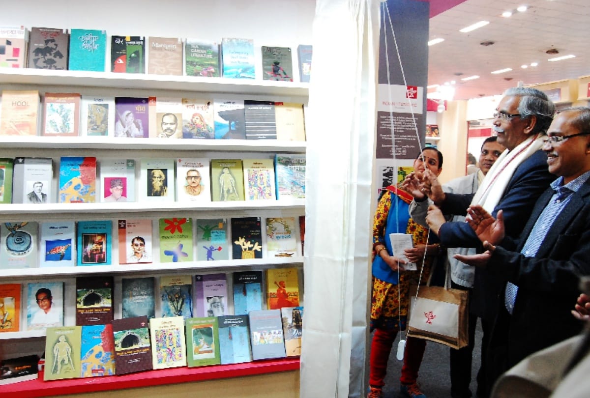 in world book fair, buy three novels in rs 100