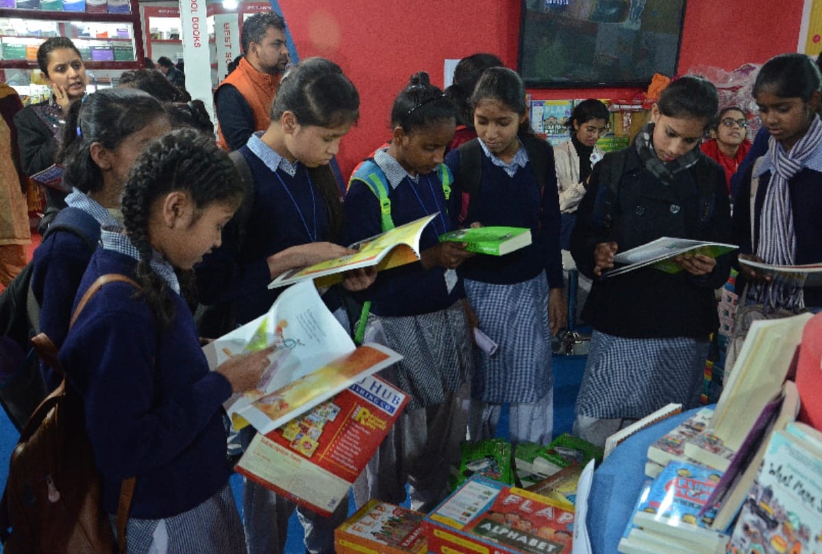 in world book fair, buy three novels in rs 100