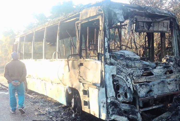 after fire hrtc bus turned in ashes at mandi himachal