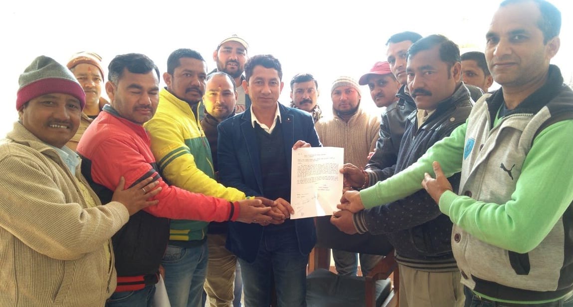 Congressmen accuse irregularities in tenders on plaque Panchayat