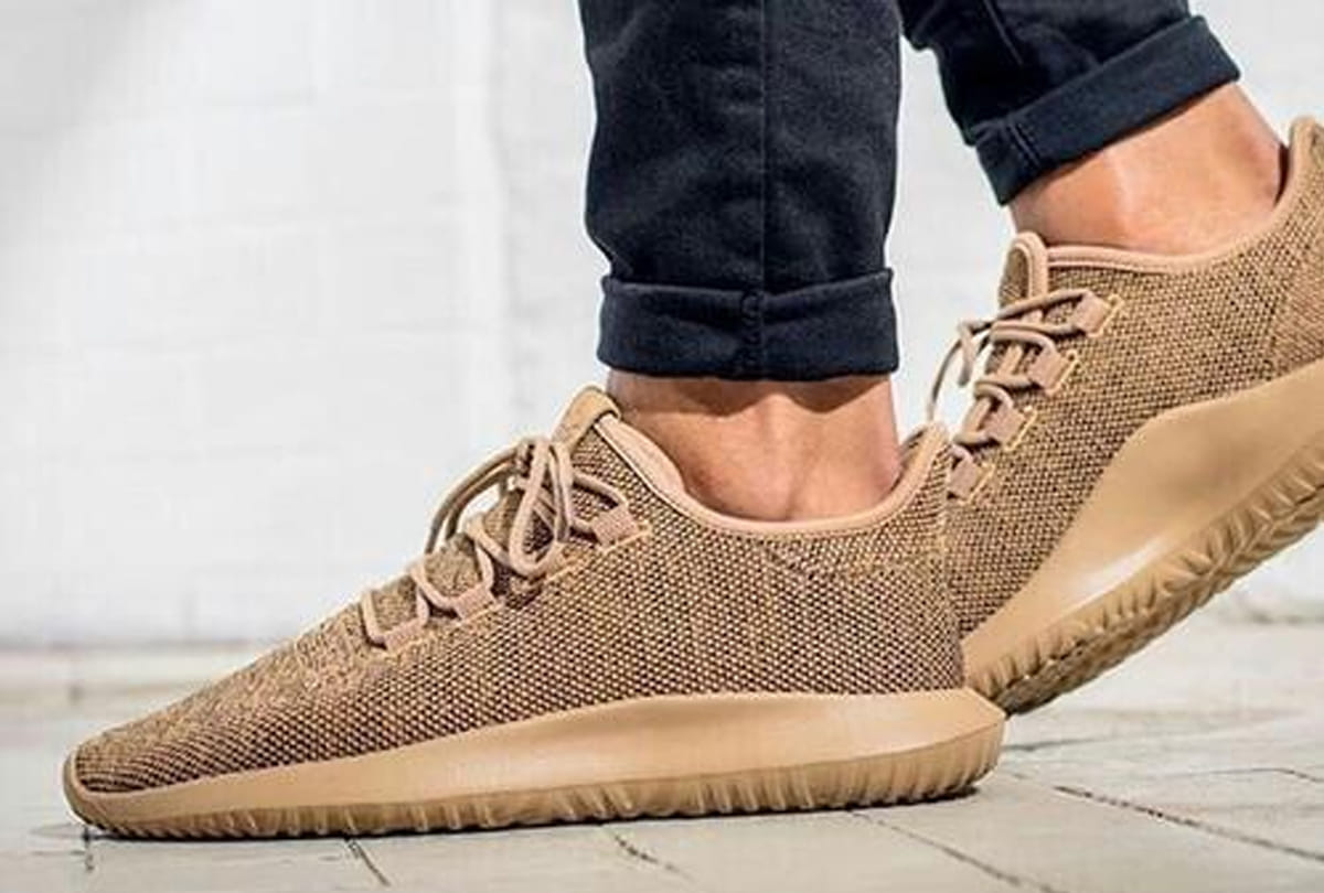 police caught duplicate shoes of a reputed company
