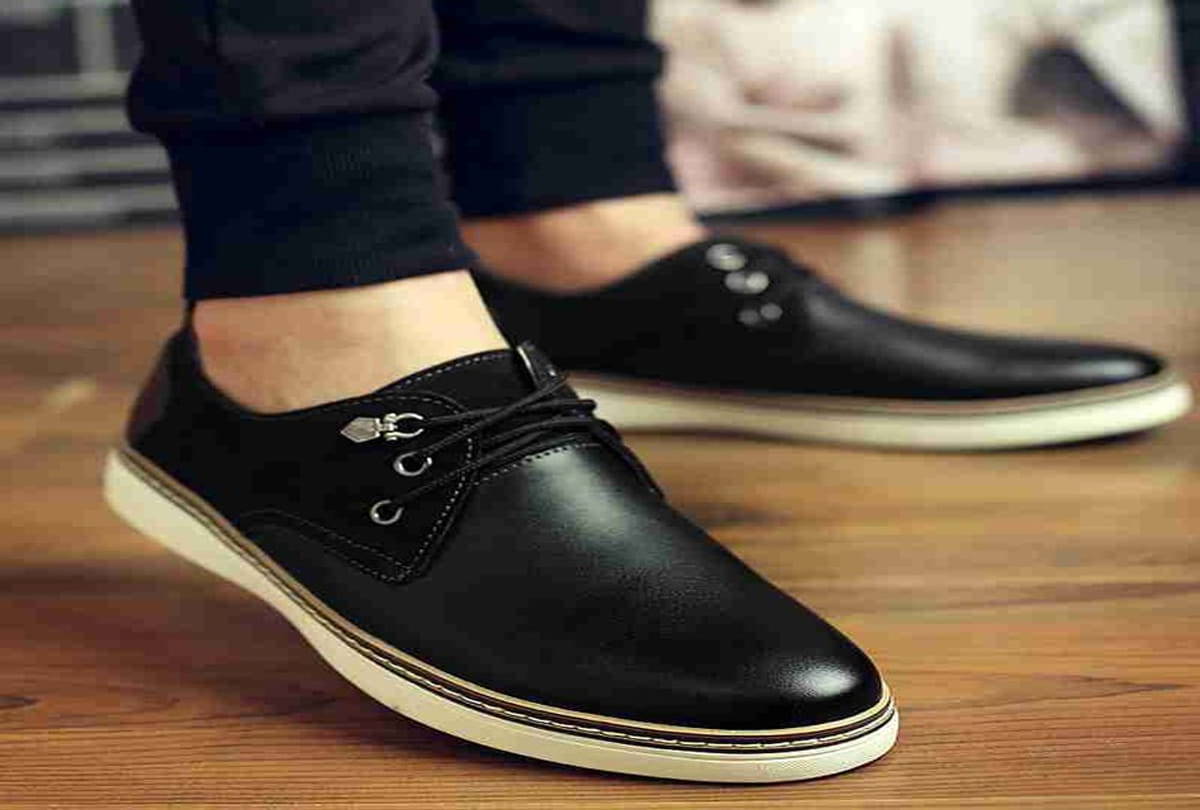 police caught duplicate shoes of a reputed company