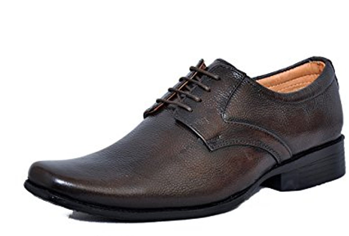 police caught duplicate shoes of a reputed company