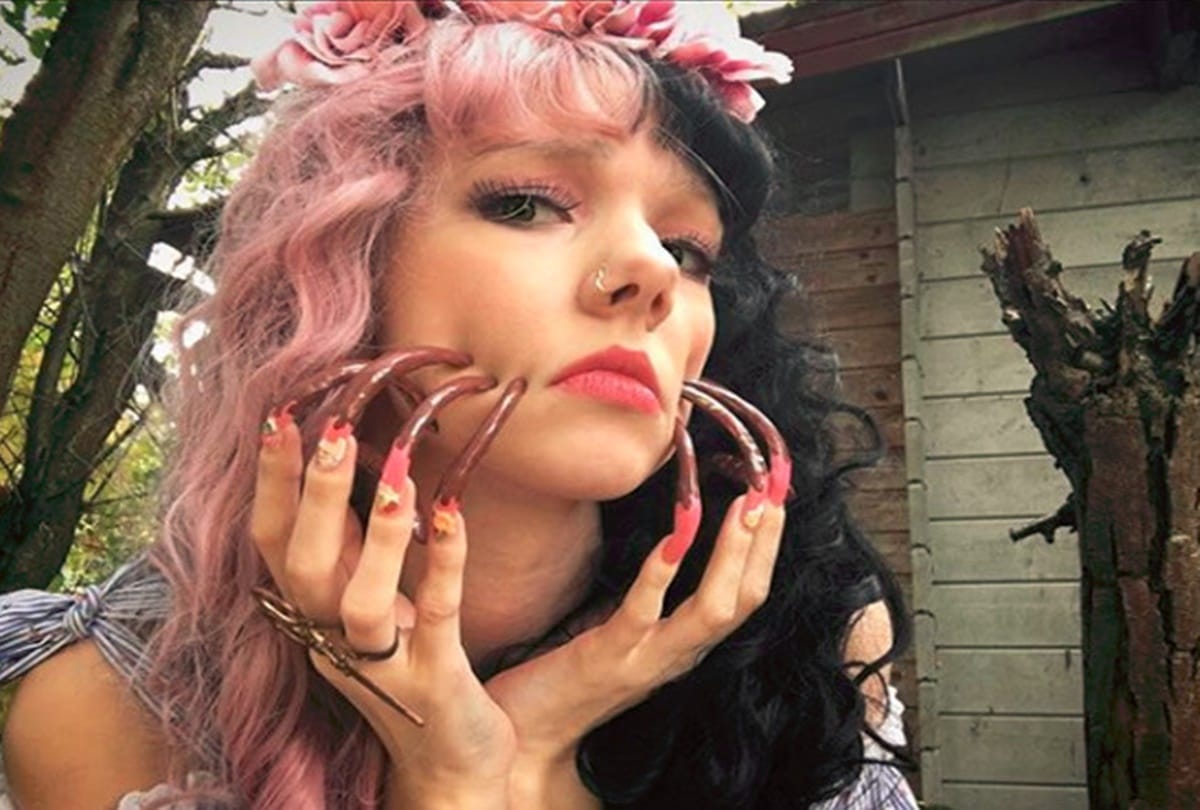 Girl has not cut her nails from three years