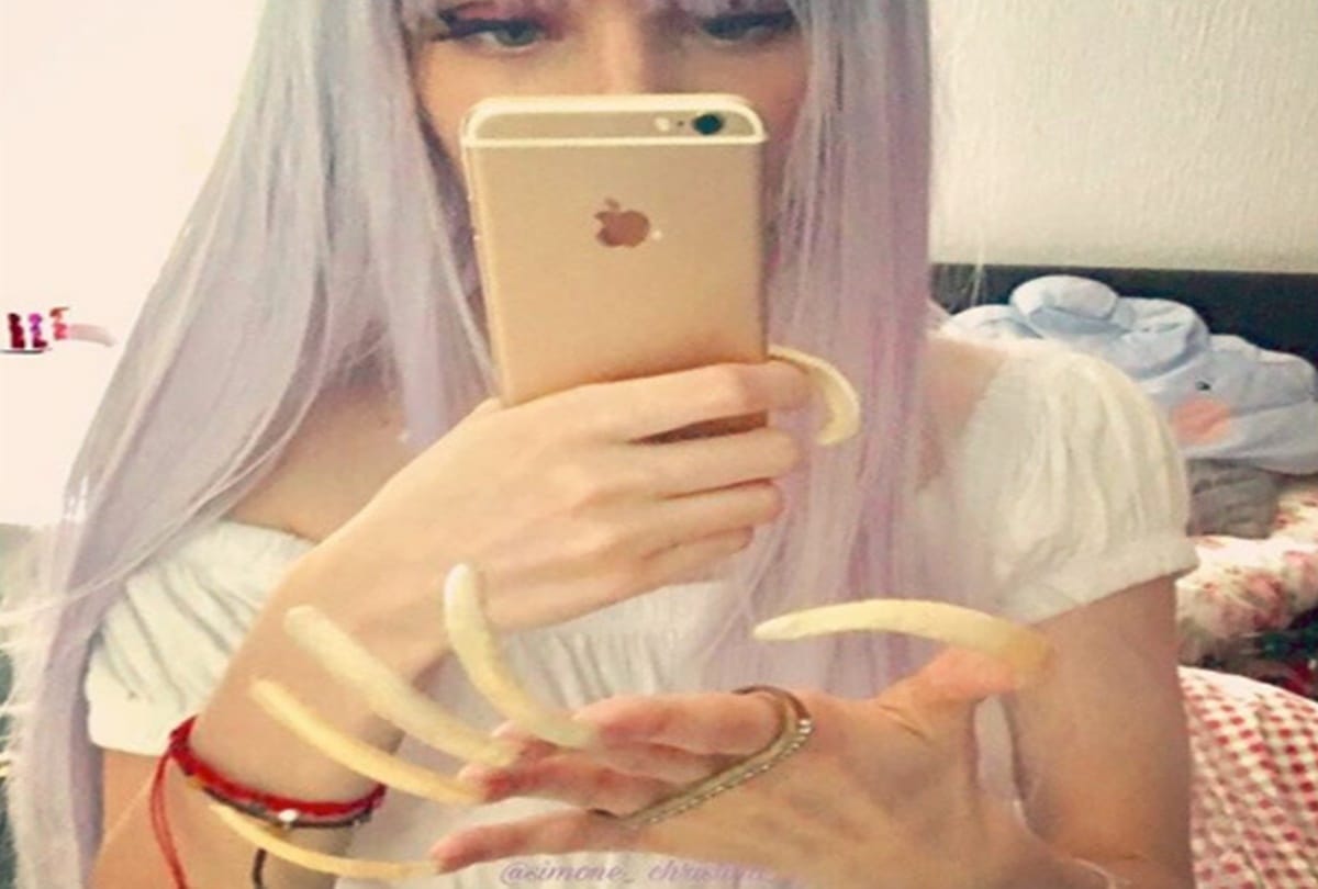Girl has not cut her nails from three years