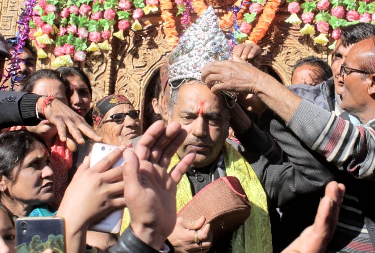 expensive gifts will deposit in himachal chief minister relief fund