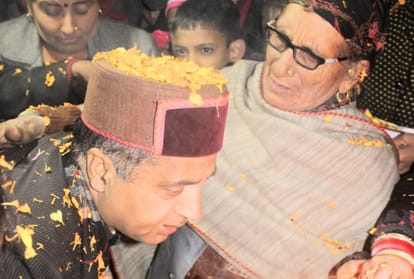expensive gifts will deposit in himachal chief minister relief fund