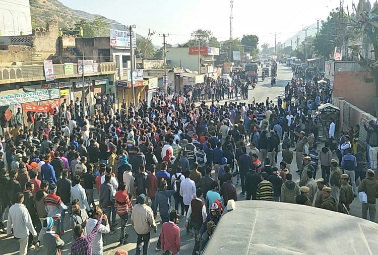 rajasthan Jhunjhunu- tension arises after a man put fire in the air