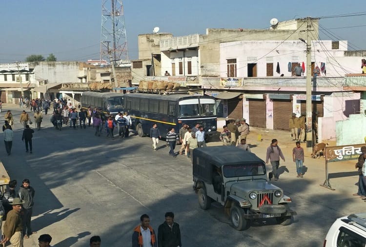 rajasthan Jhunjhunu- tension arises after a man put fire in the air