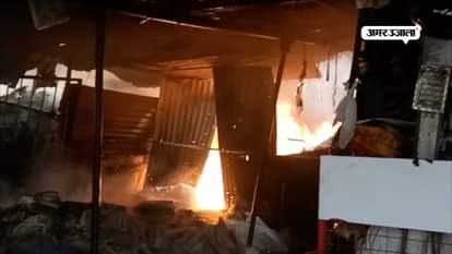 ILLEGAL PLOT OWNER PUT FIRE AFTER SEEING LUCKNOW DEVELOPMENT AUTHORITY OFFICERS IN LUCKNOW
