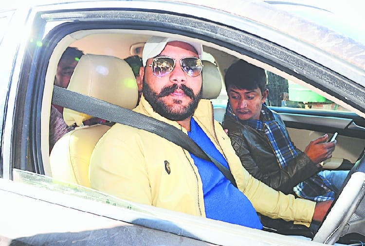 illegal parking charges are recovering for tourist in shimla