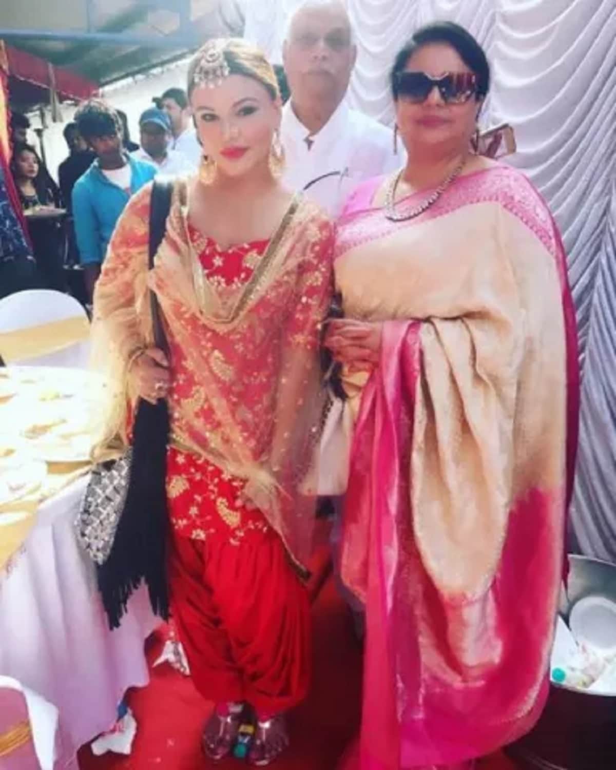 Rakhi Sawant wear Patiala suit and shared photo with Priyanka Chopra's mom