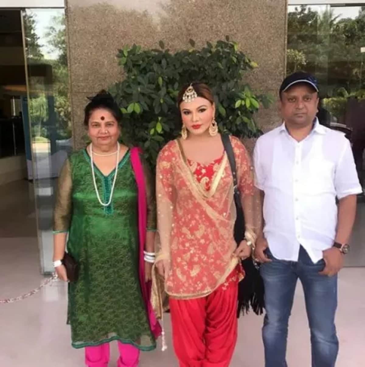 Rakhi Sawant wear Patiala suit and shared photo with Priyanka Chopra's mom