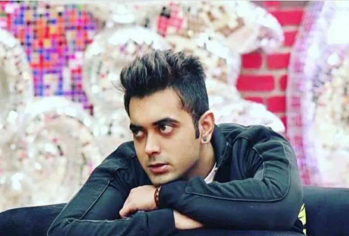 BIGG BOSS 11 LUV TYAGI DOING WHOLE NIGHT PARTY WITH BANDAGI KALRA