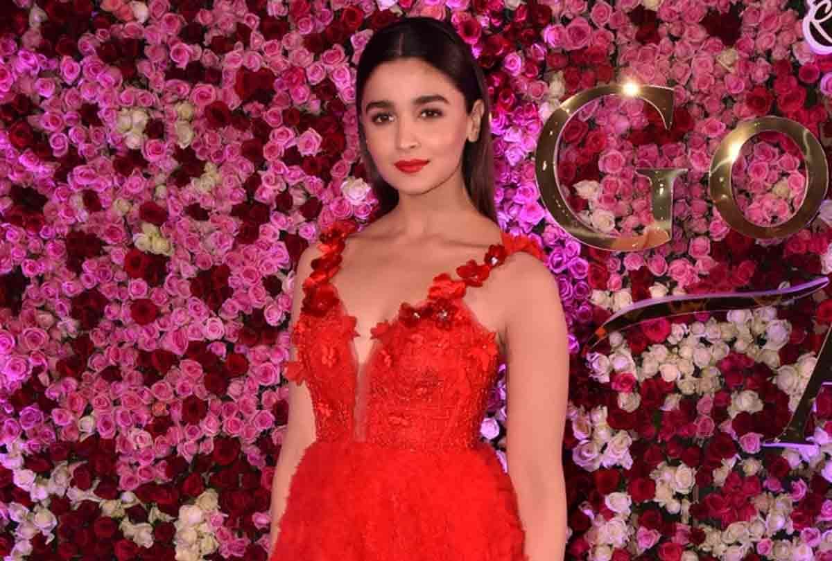 ranveer singh destroyed expensive dress of alia bhatt in a function