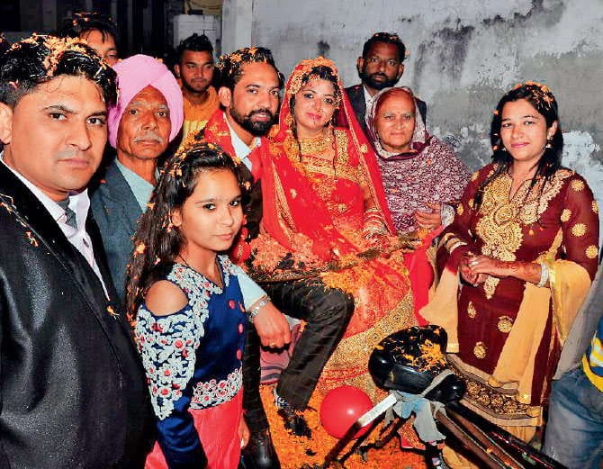 unique marriage, bride departure in rikshaw in punjab