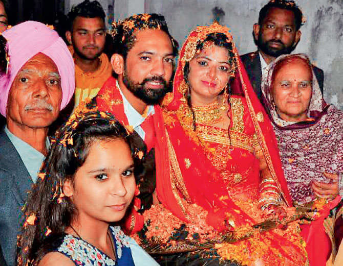unique marriage, bride departure in rikshaw in punjab