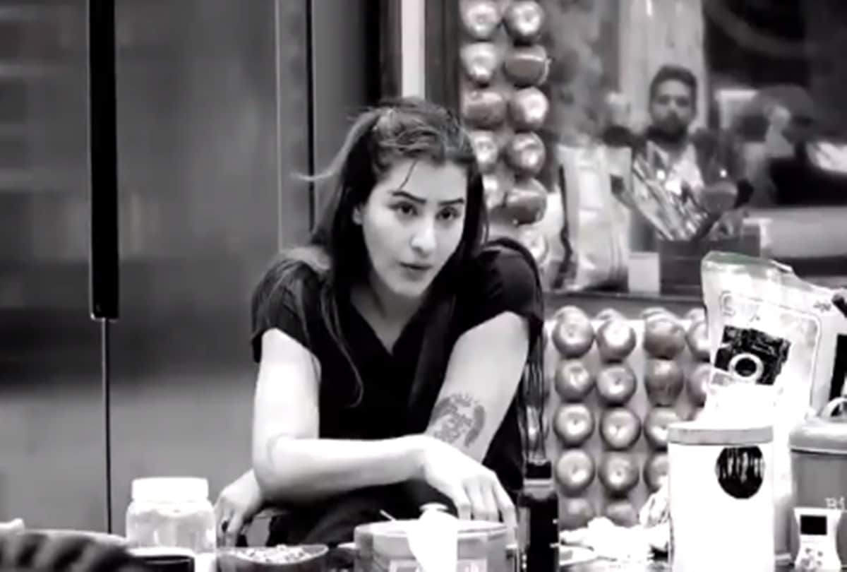 shilpa shinde revealed that akash dadlani sniffs women undergarments