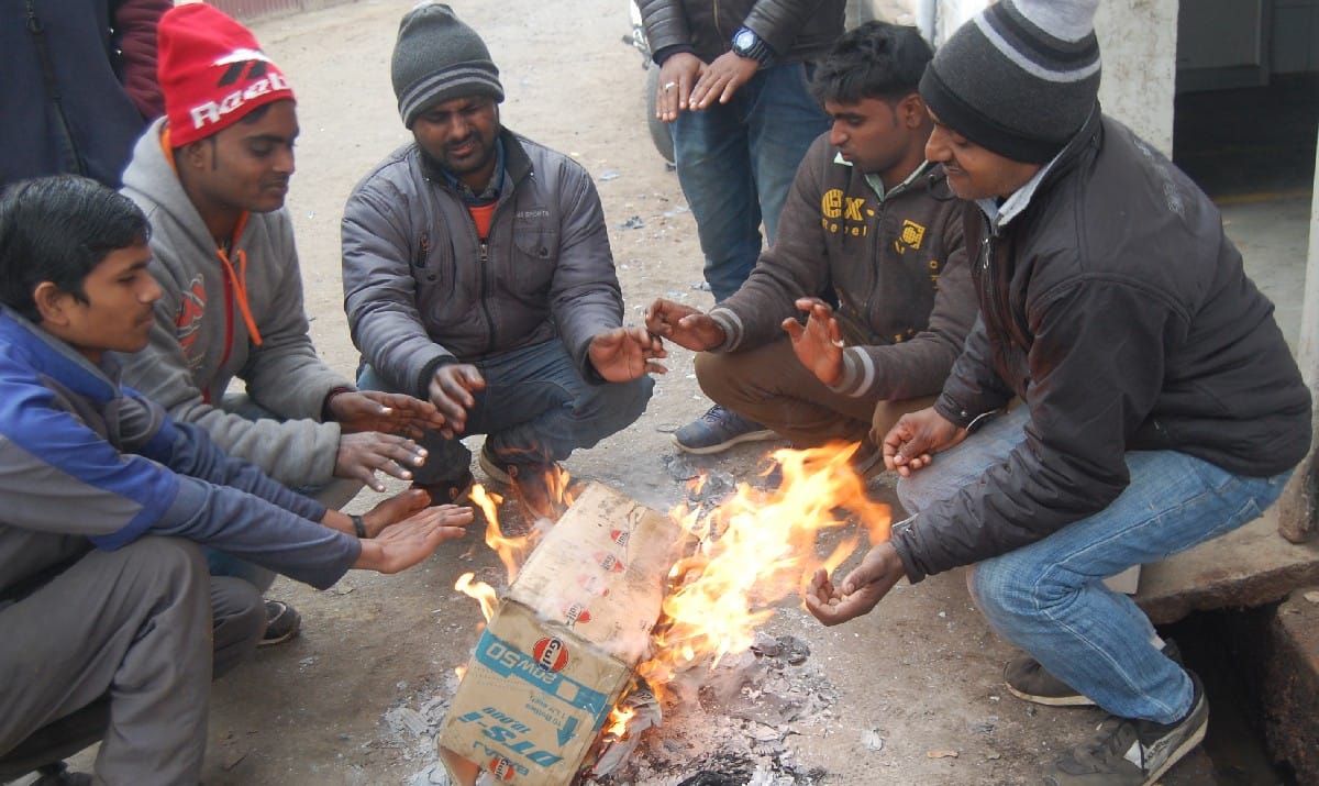 ठंड से छात्र समेत दो लोगों की मौत