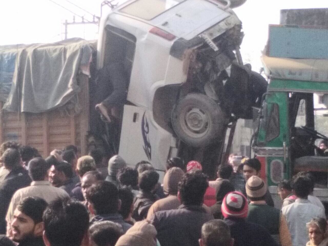 Accident in rishikesh horrible photos of dead body rescue by jcb